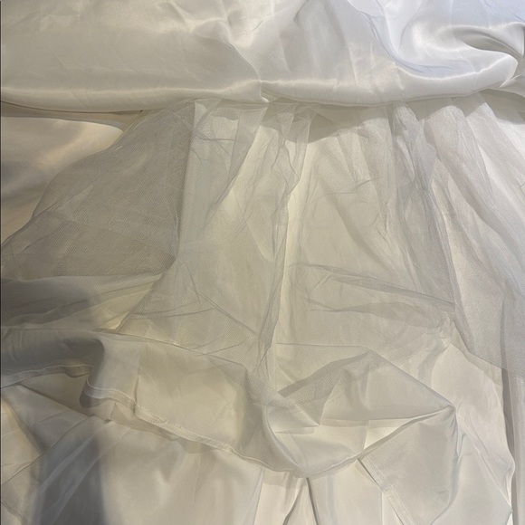 Wedding Dress Elegant White Lace bodice. Size small measurements in pics - Picture 11 of 11